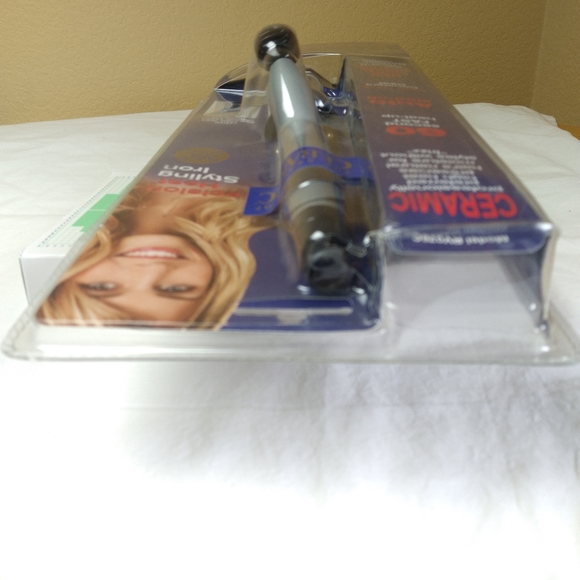 NEW Revlon Digital 3/4" Ceramic Styling Iron - Picture 15 of 15